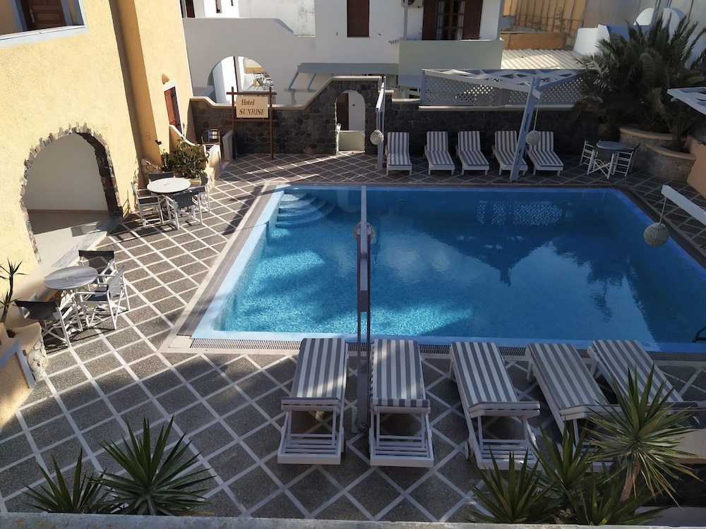 Sunrise Hotel 42/63