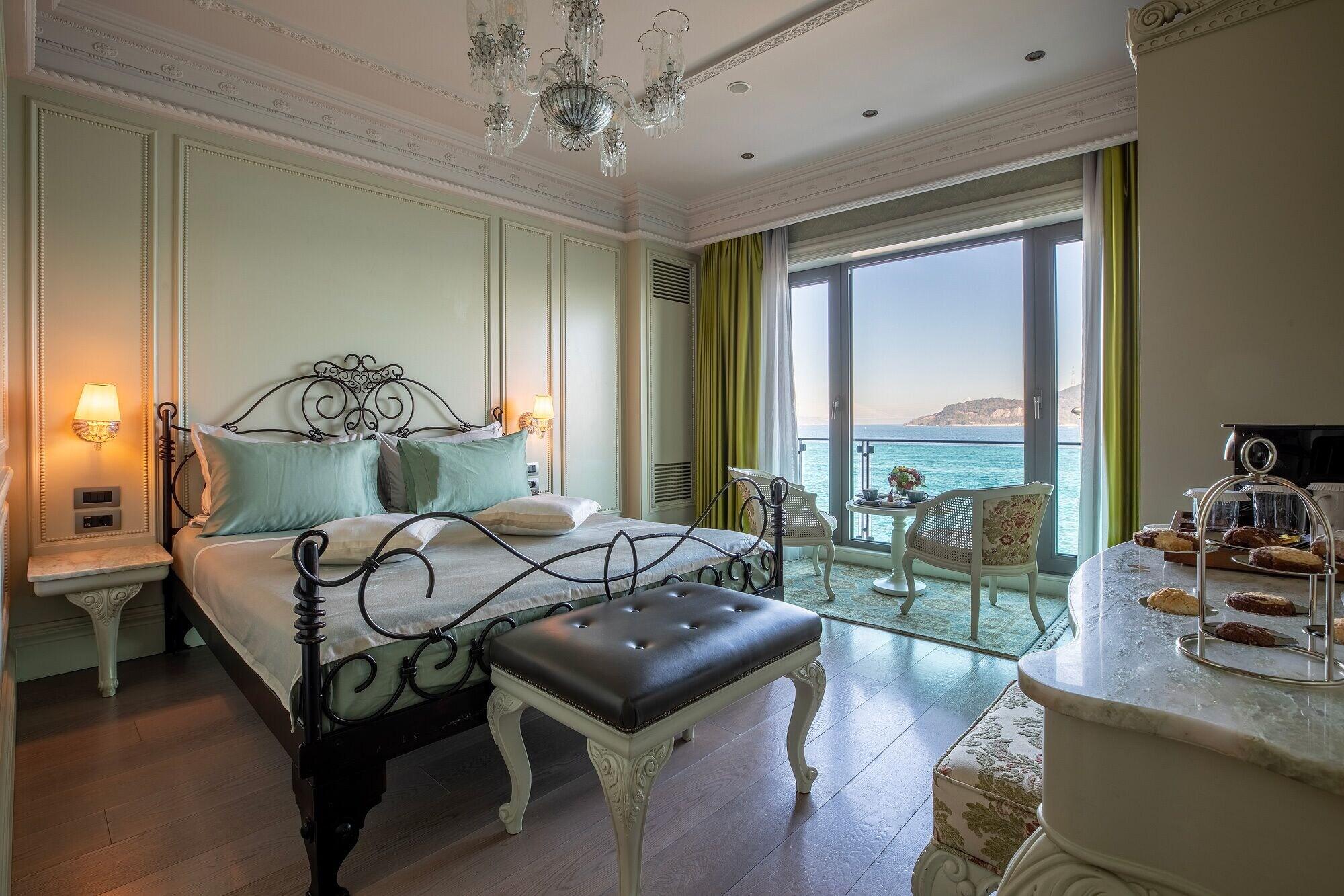 Deluxe, Bosphorus View
