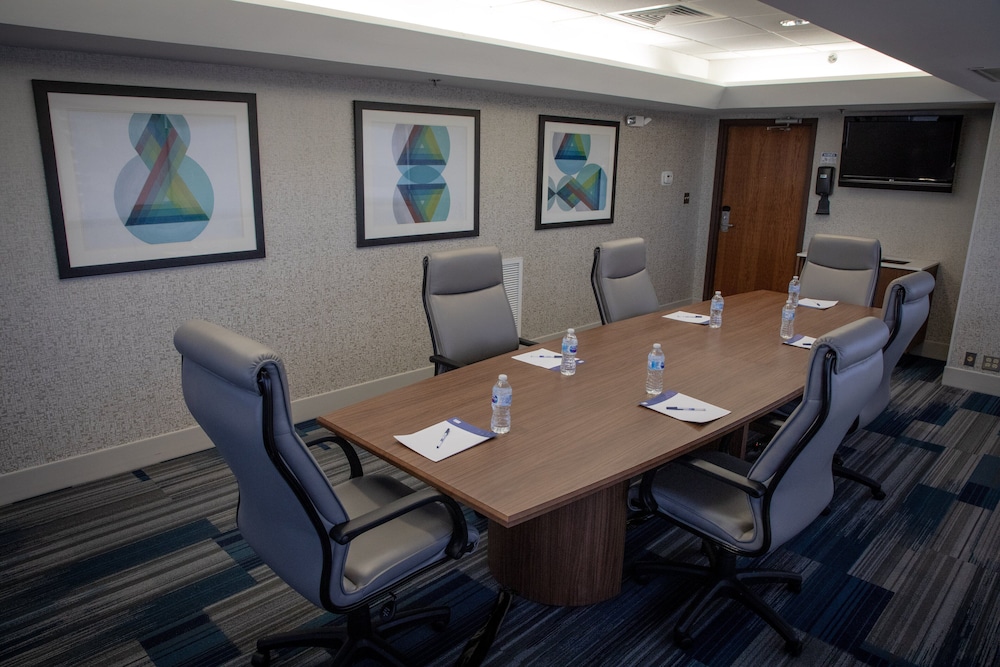 Holiday Inn Express San Antonio-Airport 49/57