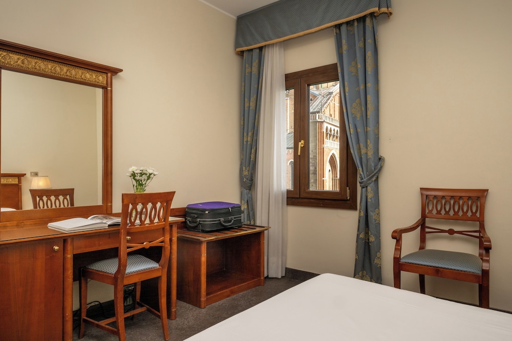 Hotel Donatello 51/63