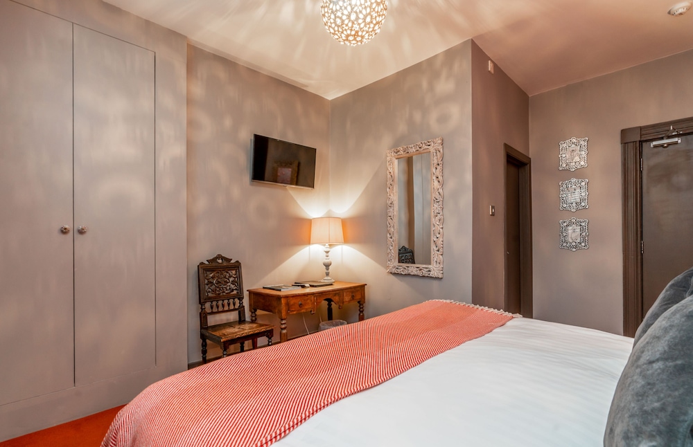 SUPERIOR, DOUBLE BED