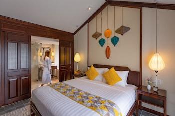 Savvy, Suite, King Bed, King and Twin Beds, Riverside, Balcony, Bathtub