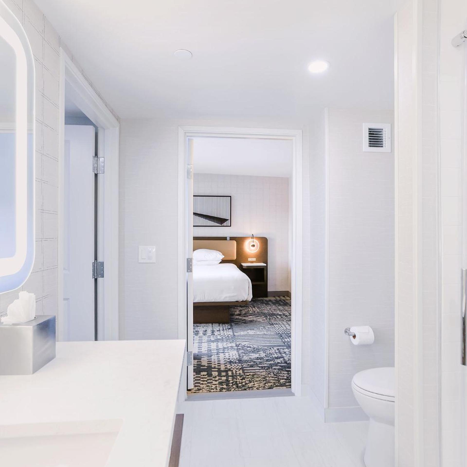Suite, King Bed, Living Area, Pet Friendly, Radisson Hotel Santa Maria 5/5