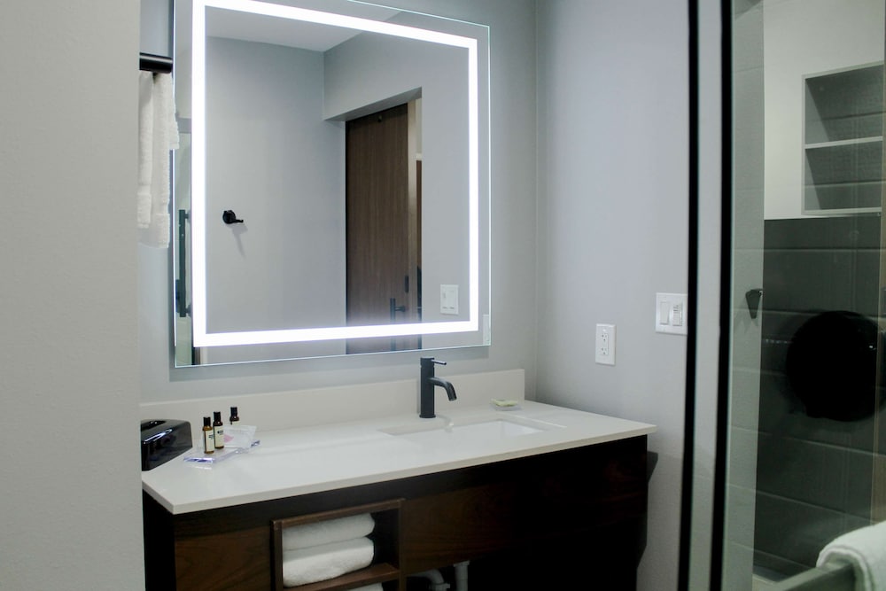 Hawthorn Extended Stay by Wyndham Oklahoma City Airport 30/33
