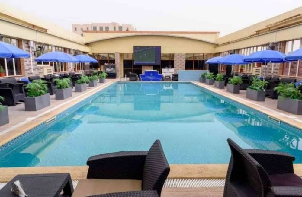 LB Suite Hotel 47/51