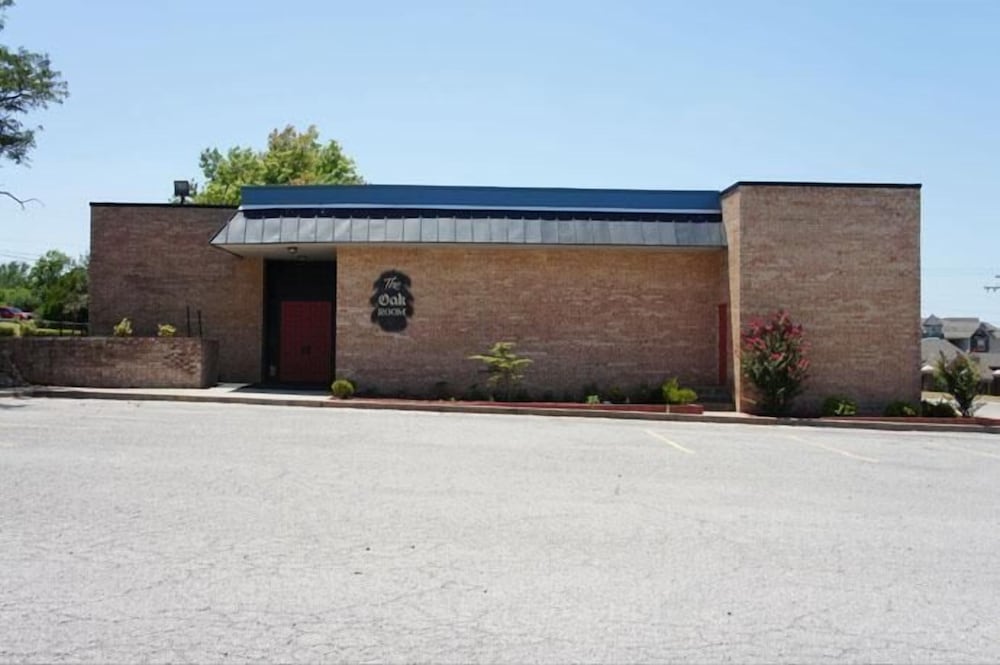 Lincoln Inn Express Hotel And Suites 2/28