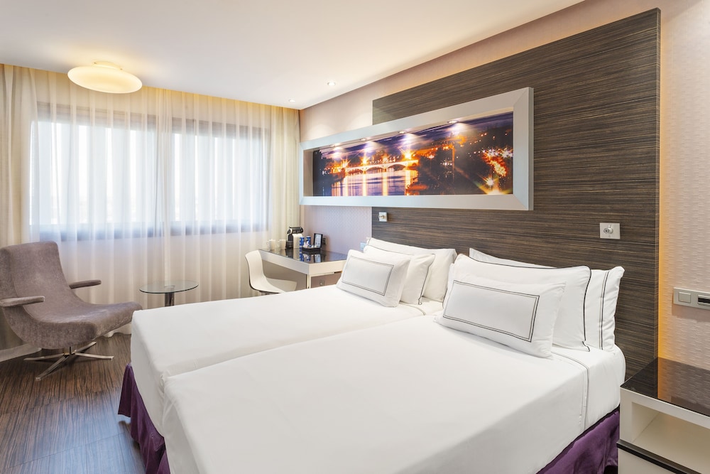 MELIA, DOUBLE BED