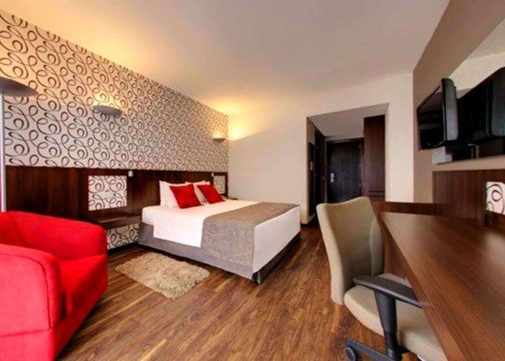 Quality Hotel Curitiba 12/40