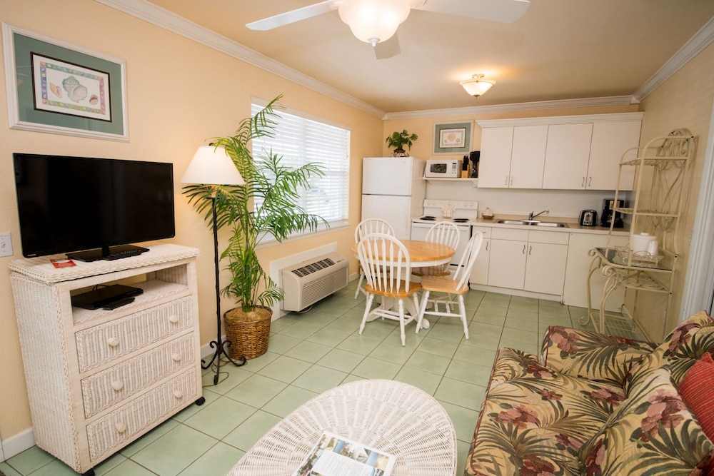 Tradewinds Beach Resort 41/68