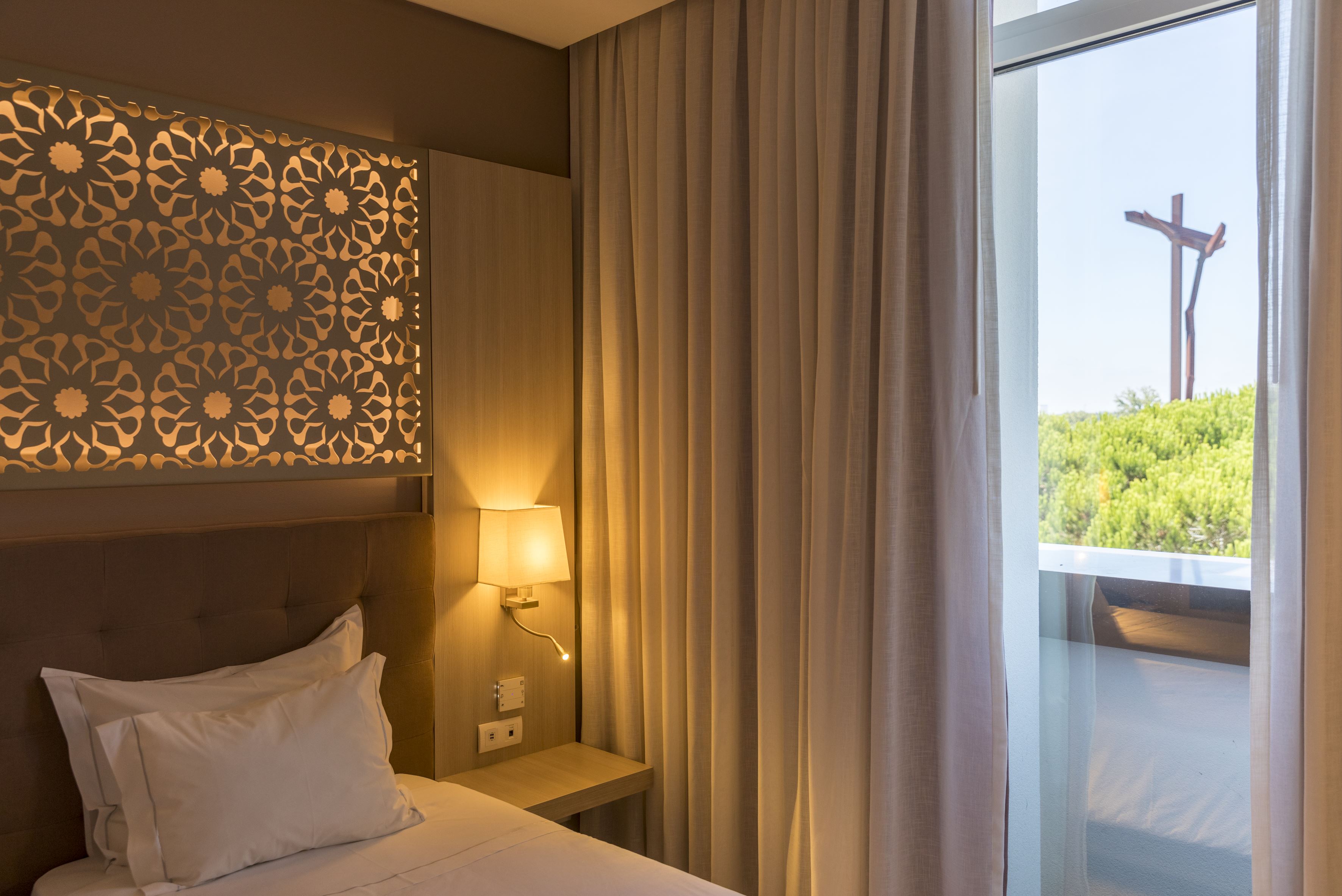 Deluxe, Twin Beds, with View