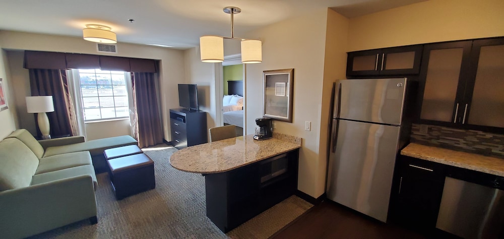 STAYBRIDGE SUITES EAU CLAIRE - ALTOONA 4/67