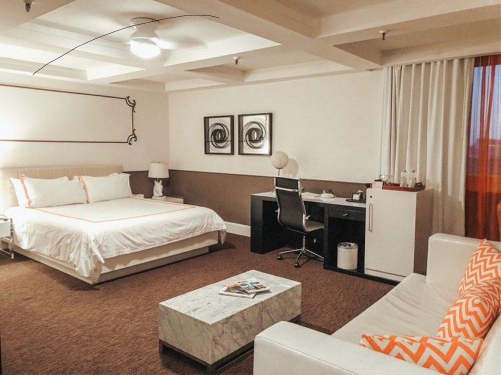 HOTEL JULIAN 6/50