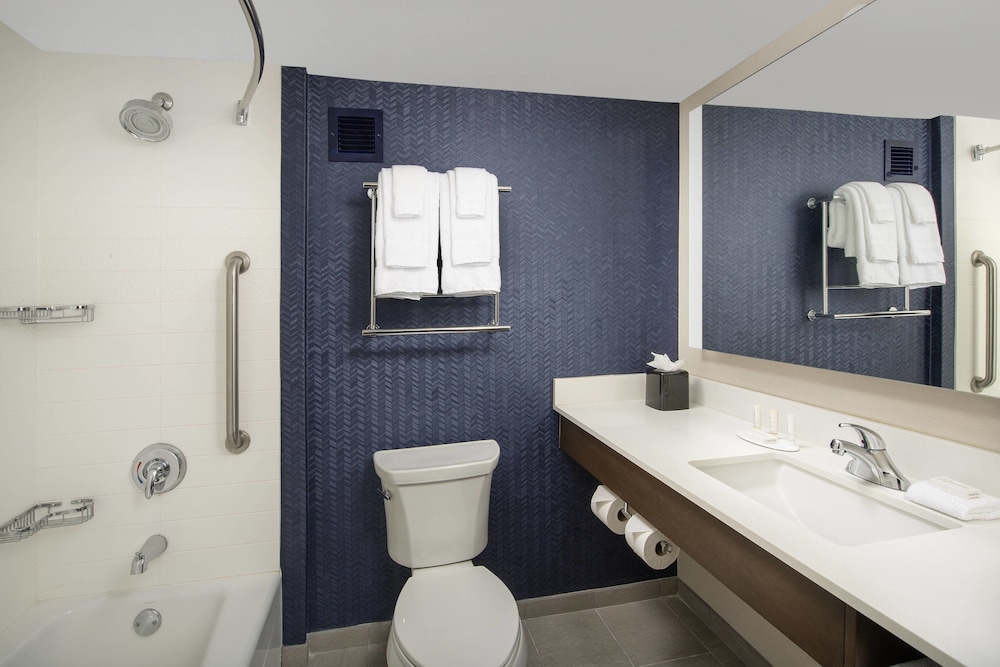 Fairfield Inn Suites By Marriott Alexandria Landmark 9/25