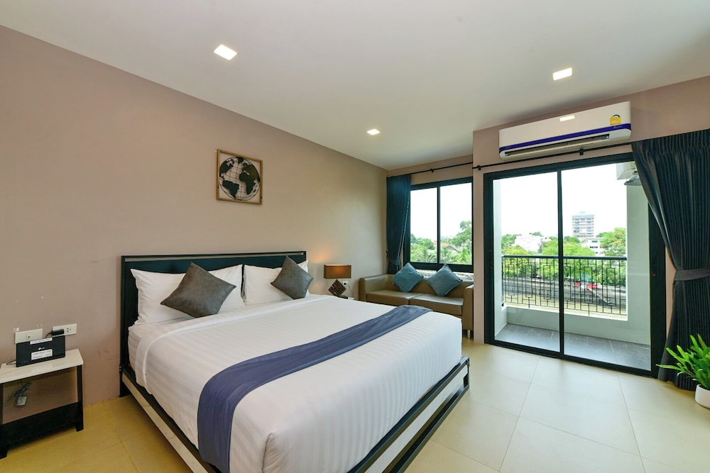 DELUXE, RIVER VIEW