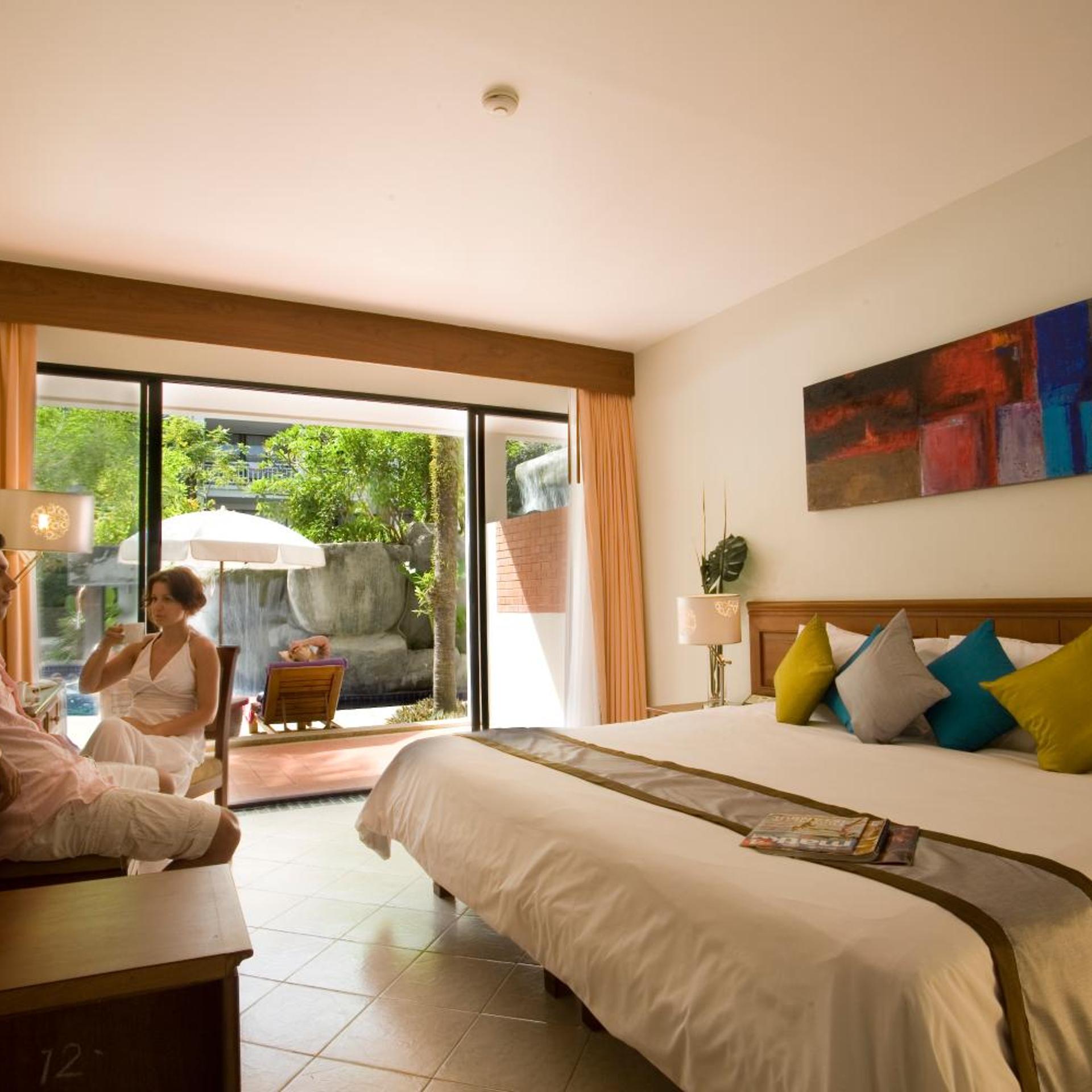 Deluxe, Double or Twin Bed, Pool Side