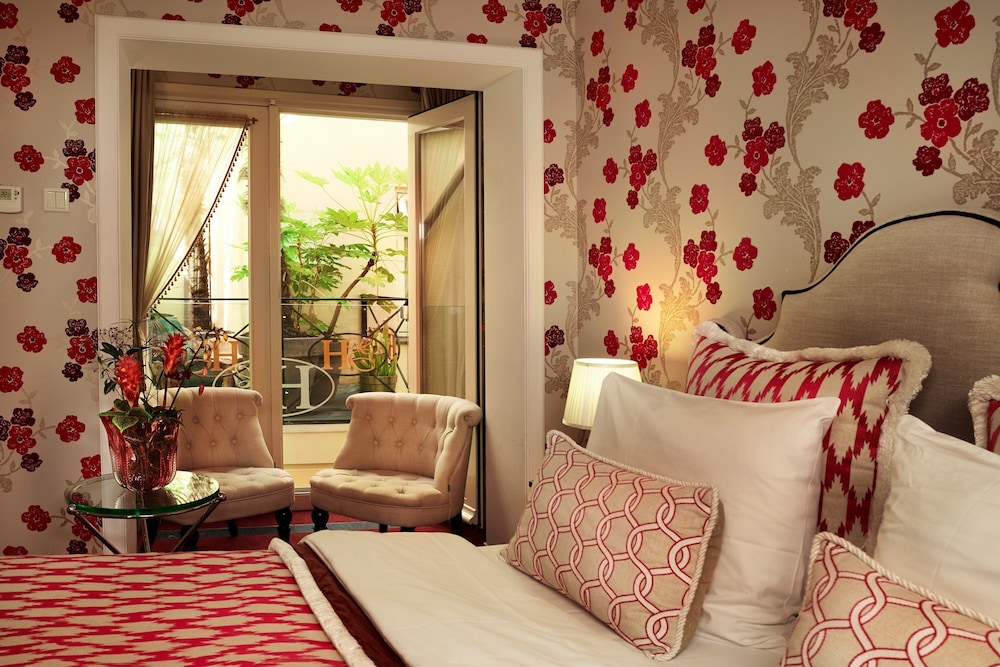 ROOM, SINGLE