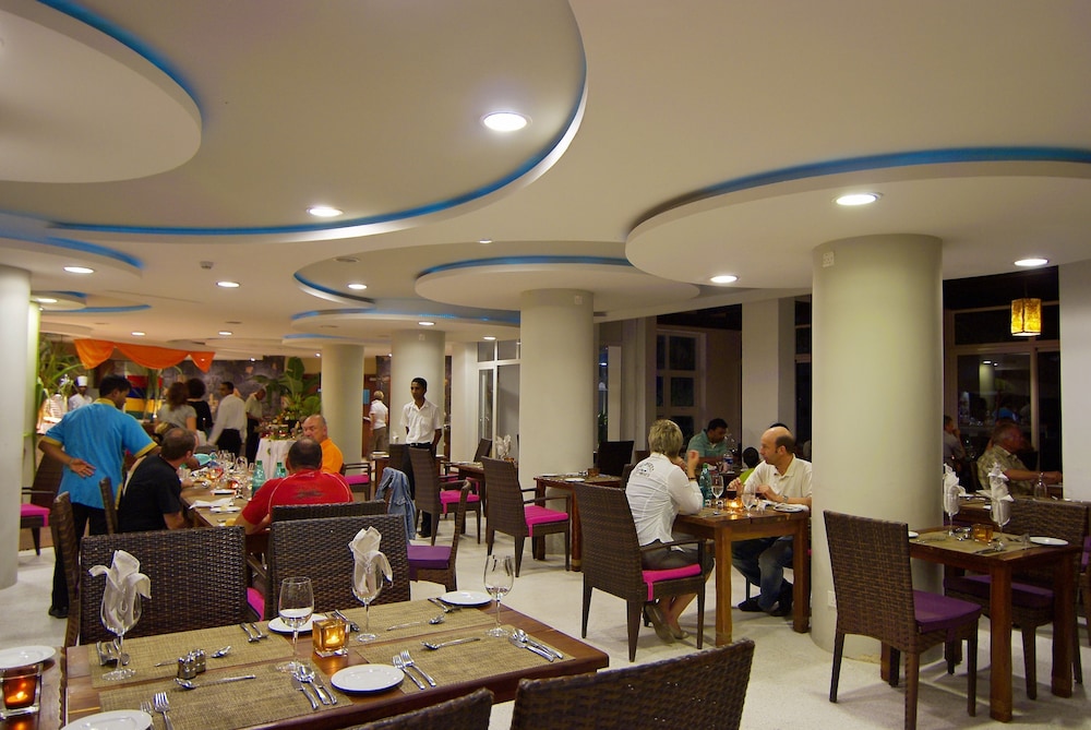 Laguna Beach Hotel & Spa 24/50