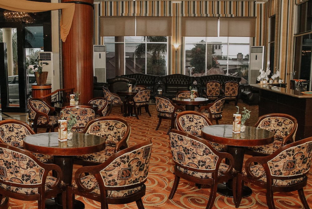 Grand Q Hotel Gorontalo 29/46