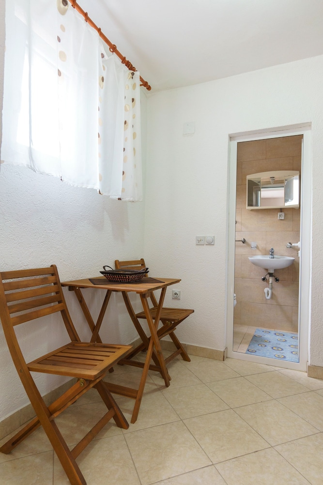 Apartments Lora 32/50