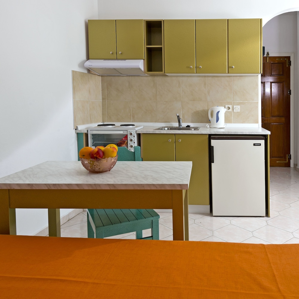 Trianta Hotel Apartments 28/33