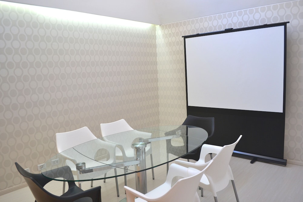Sarum Hotel Design 45/50