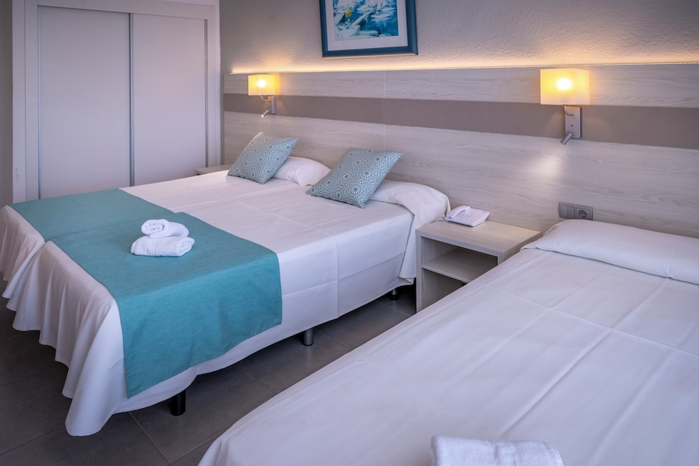 ROOM, QUADRUPLE, SEA VIEW, BALCONY