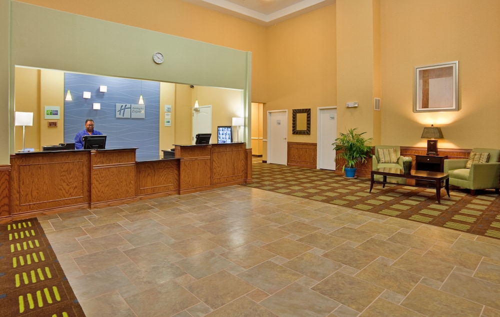 Holiday Inn Express Hotel Amp Stes Kansas City Sports Complex 3/55