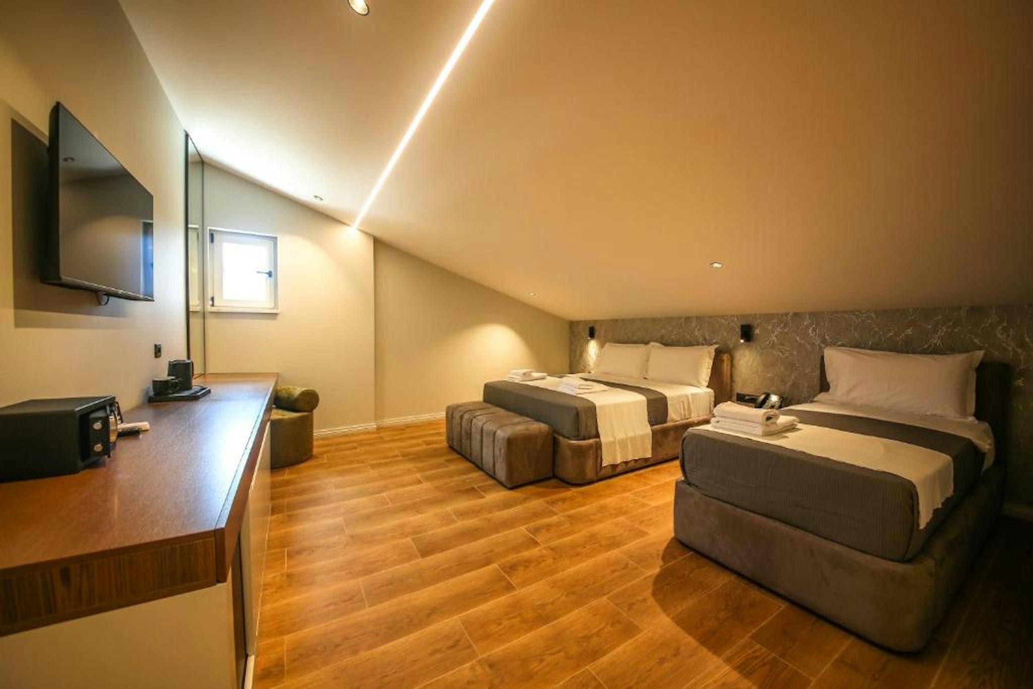 Comfort Boutique Hotel Tirana 12/60