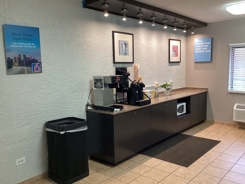 Motel6 Bridgeview, IL 11/64