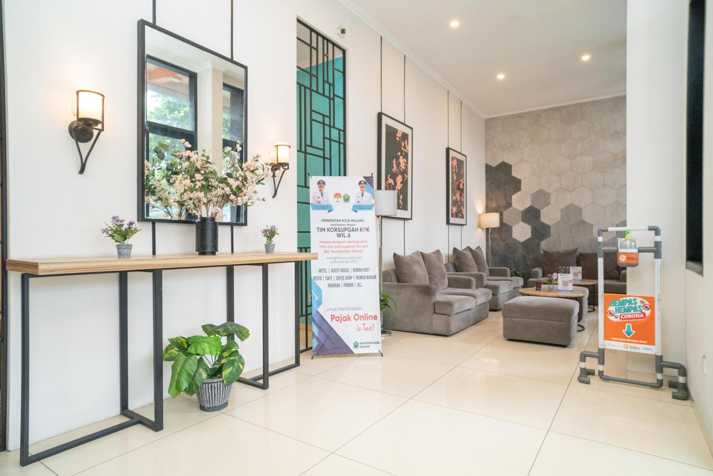 Sans Hotel FiFFa Premiere Malang 39/56