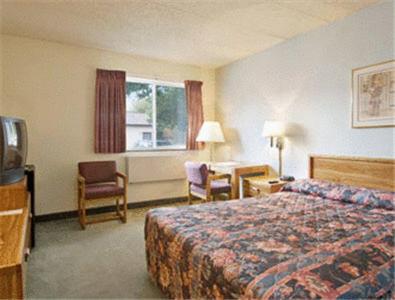 Sunset Inn & Suites - Lincoln Airport 10/15