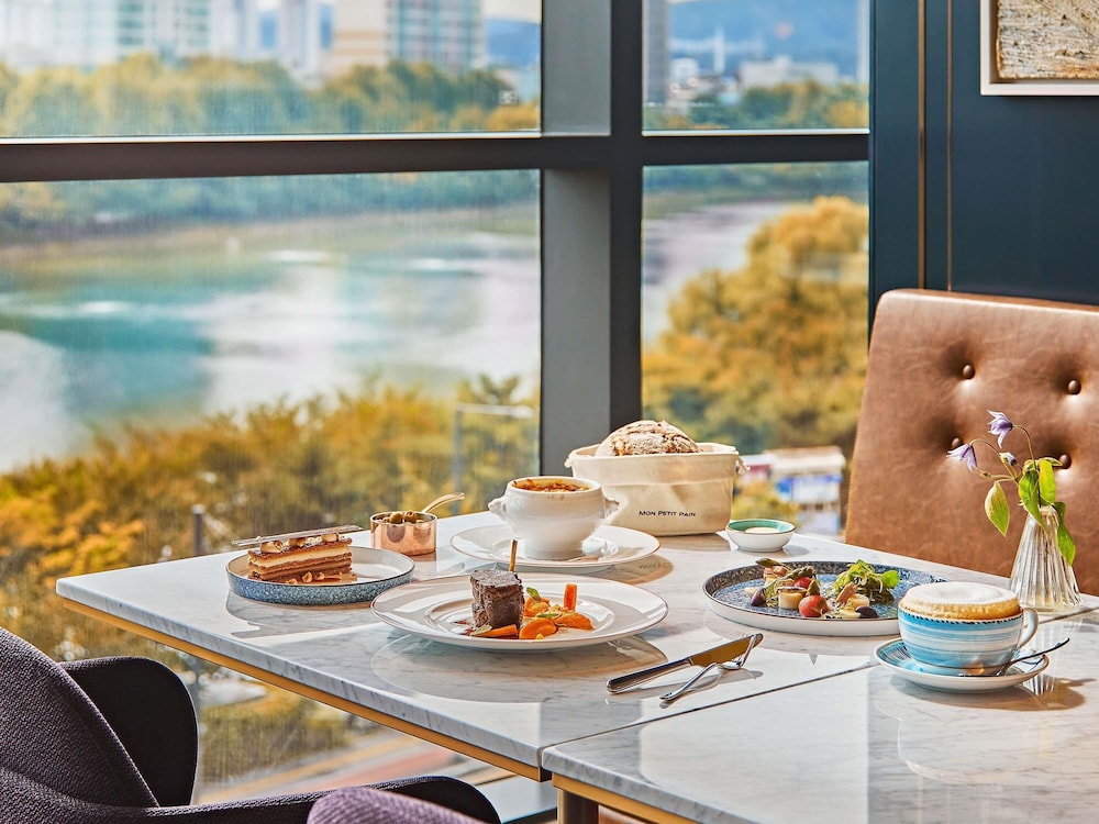 Sofitel Ambassador Seoul Hotel and Serviced Residences 52/71
