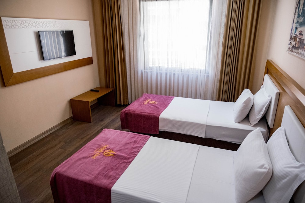 Selcuk Hotel Sems I Tebrizi 25/93