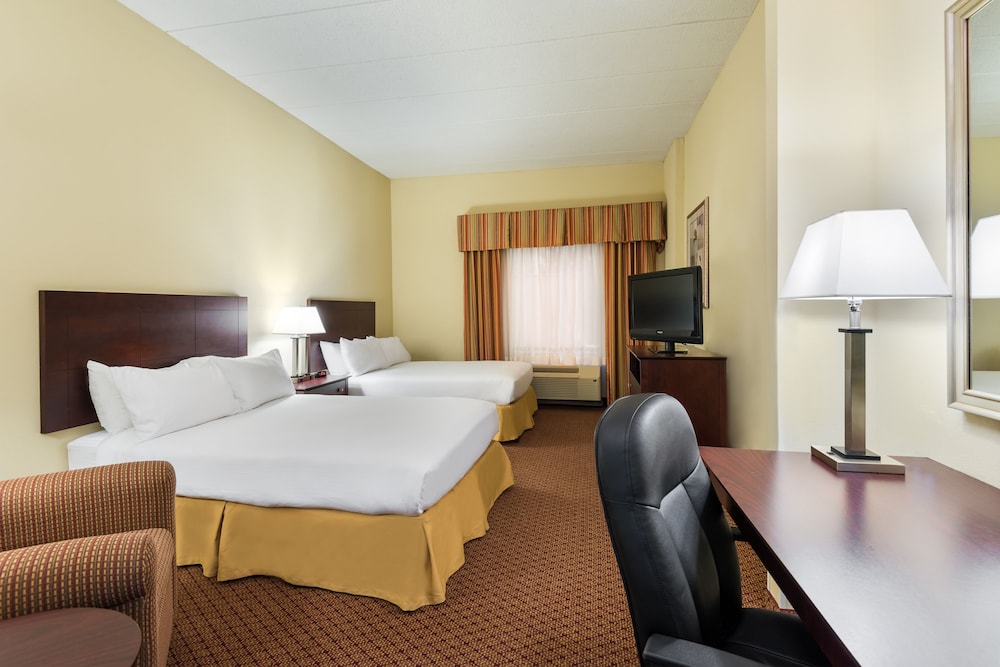 Holiday Inn Express Richmond Airport 11/60
