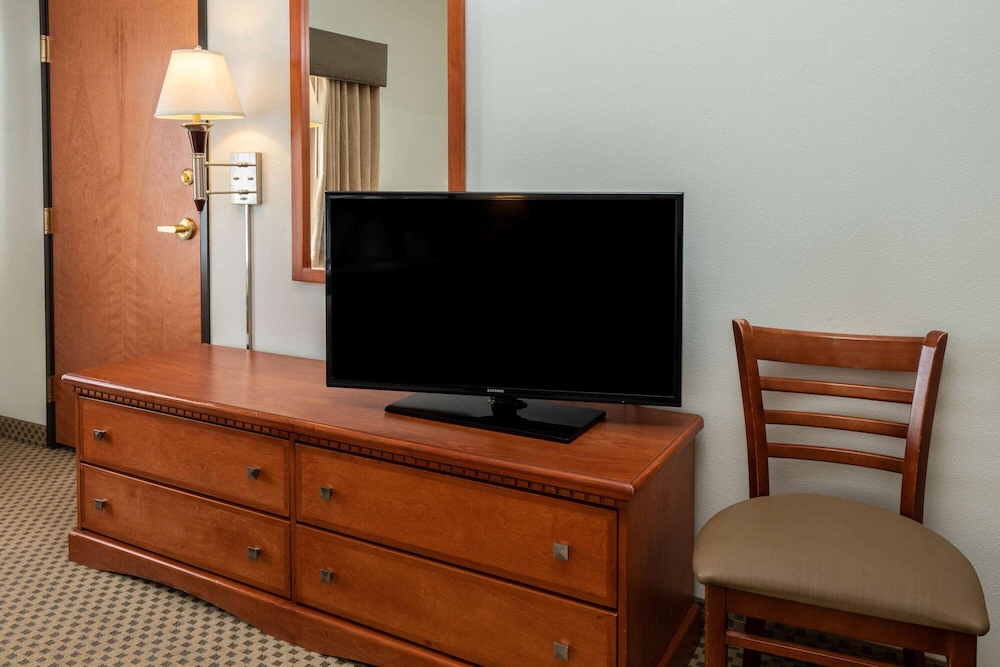 La Quinta Inn & Suites by Wyndham Kennewick 7/63