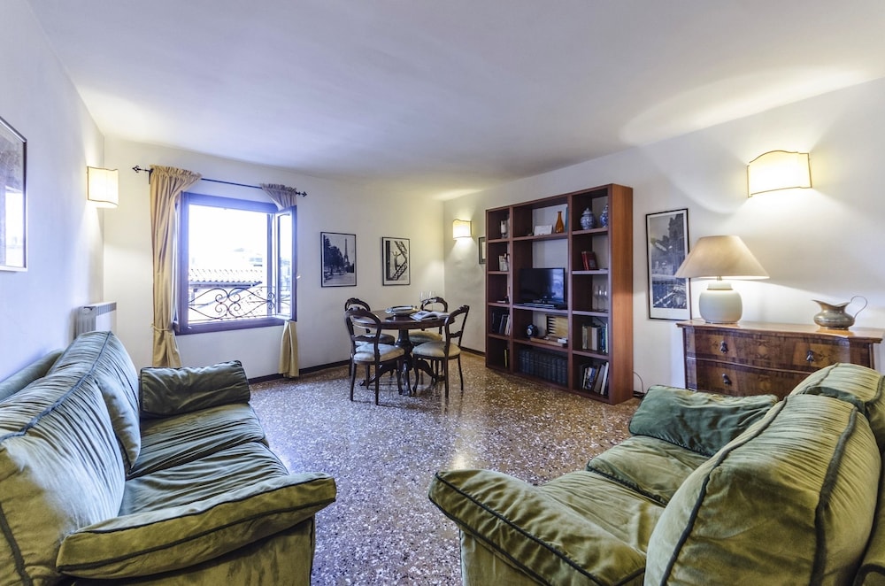 Maurizio House 13/19
