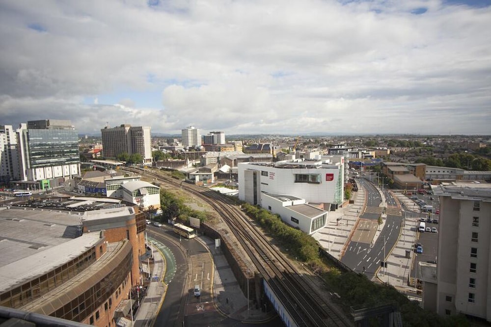 Cardiff Bute Terrace Hotel 40/44