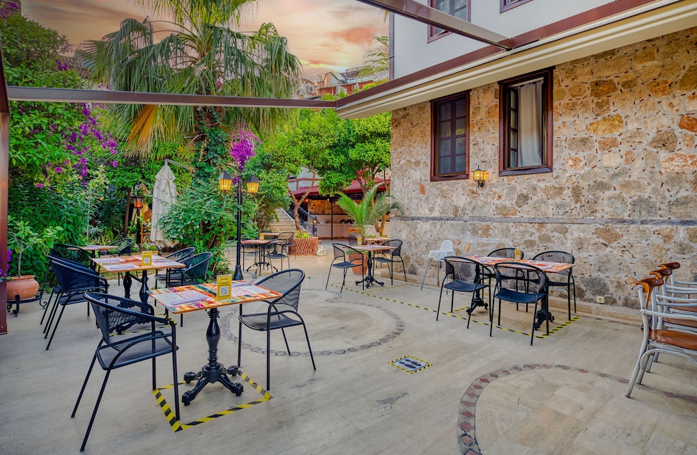 Dogan Hotel 60/72