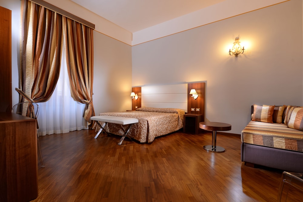 Hotel Golden 38/50