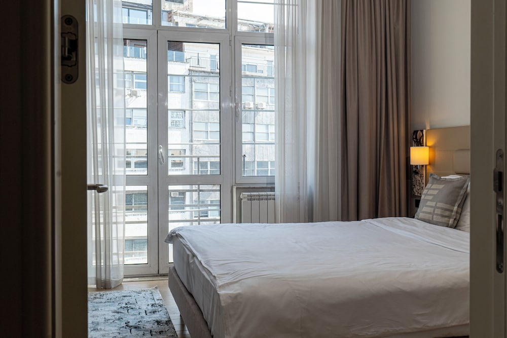 1 BEDROOM, GRAND, SUITE