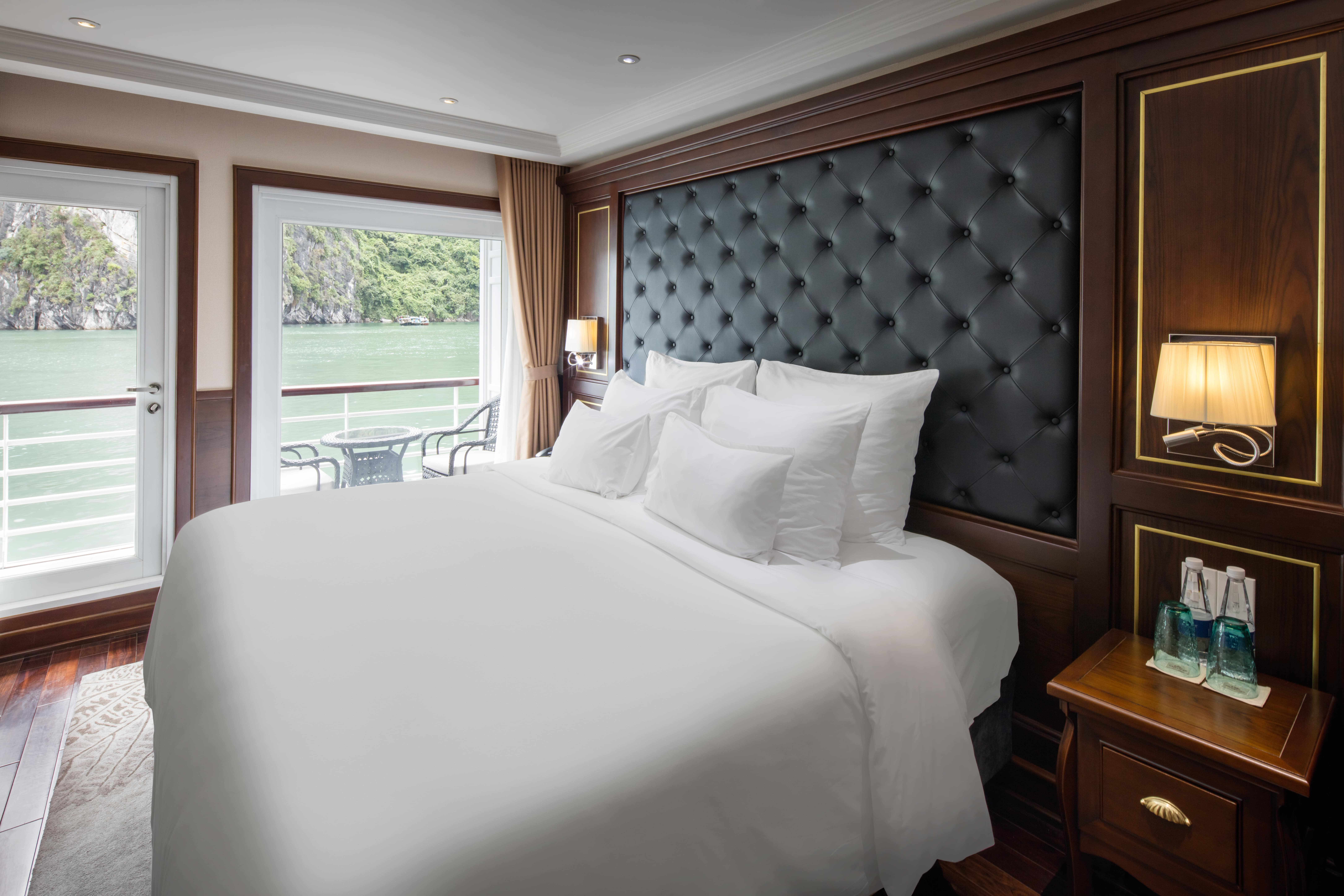 Room at Paradise Elegance Cruise, HA LONG