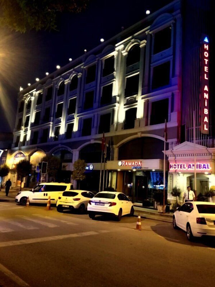Anibal Hotel 5/38