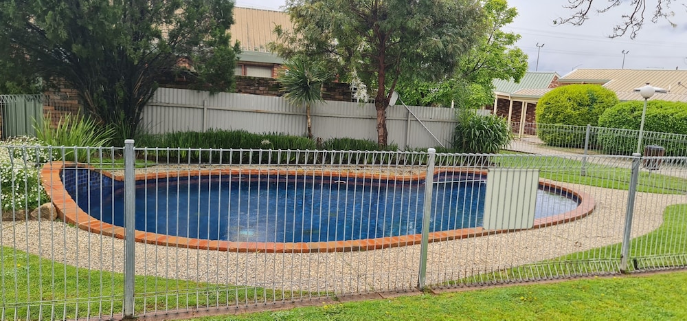 Belvoir Village Motel Apartments 50/57