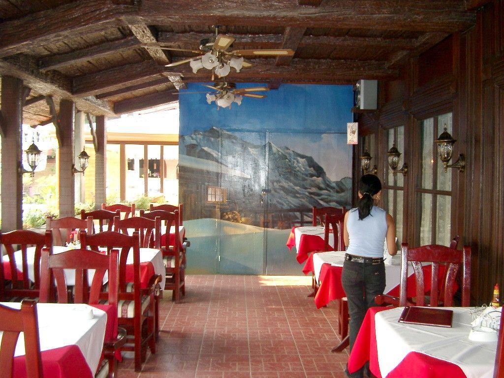 Swiss Chalet 28/32
