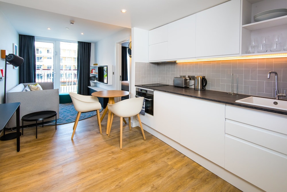 STAYBRIDGE SUITES CARDIFF 7/66