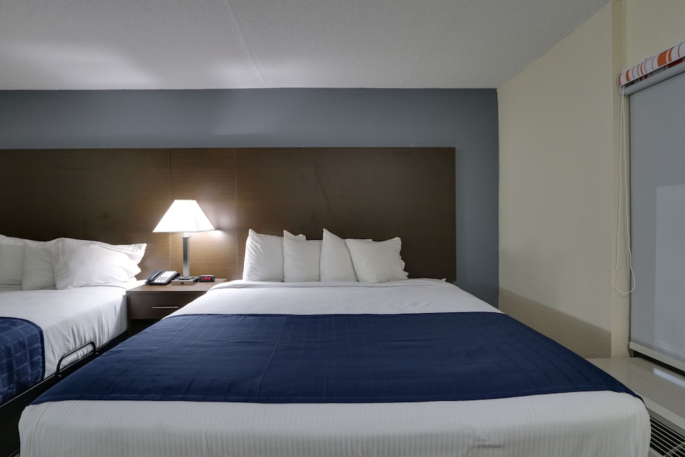 Baymont by Wyndham Ridgeland I-95 8/16