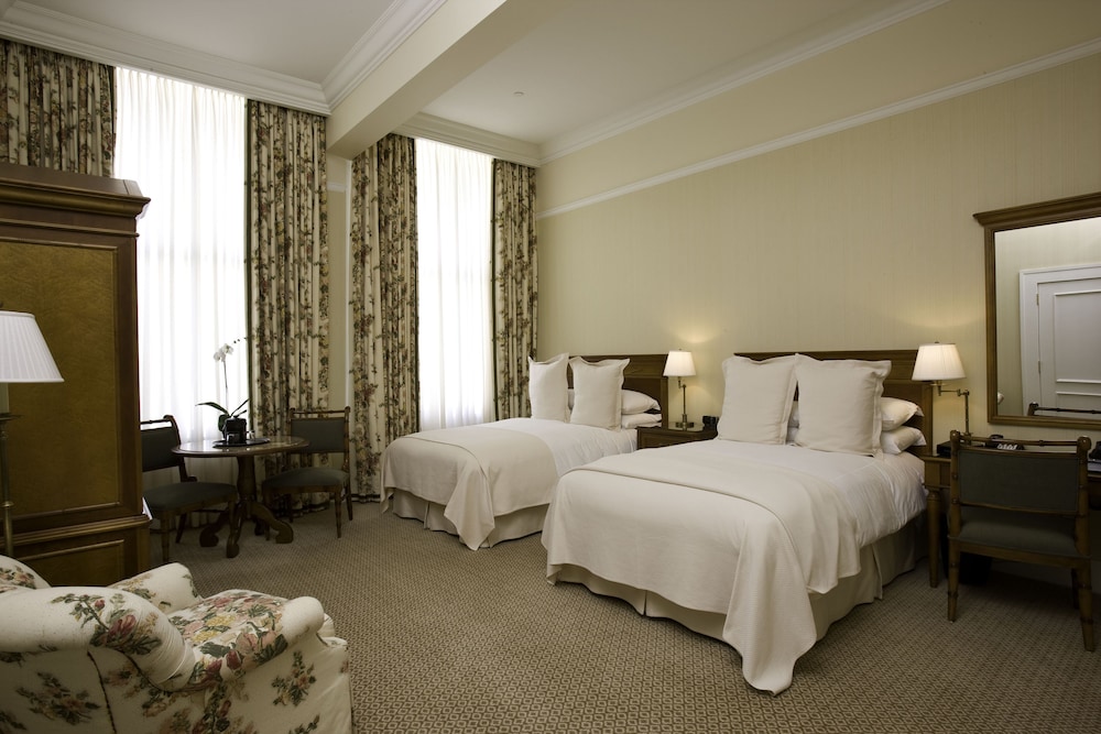 Capital Hotel 25/73
