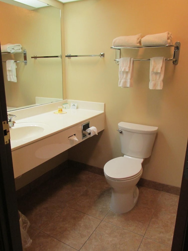 Days Inn By Wyndham Jefferson City 12/24