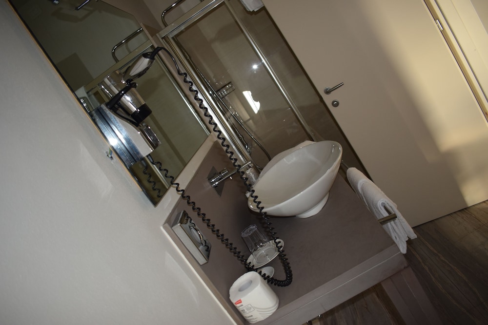 ALBERGO LA CASTELLANA 12/26