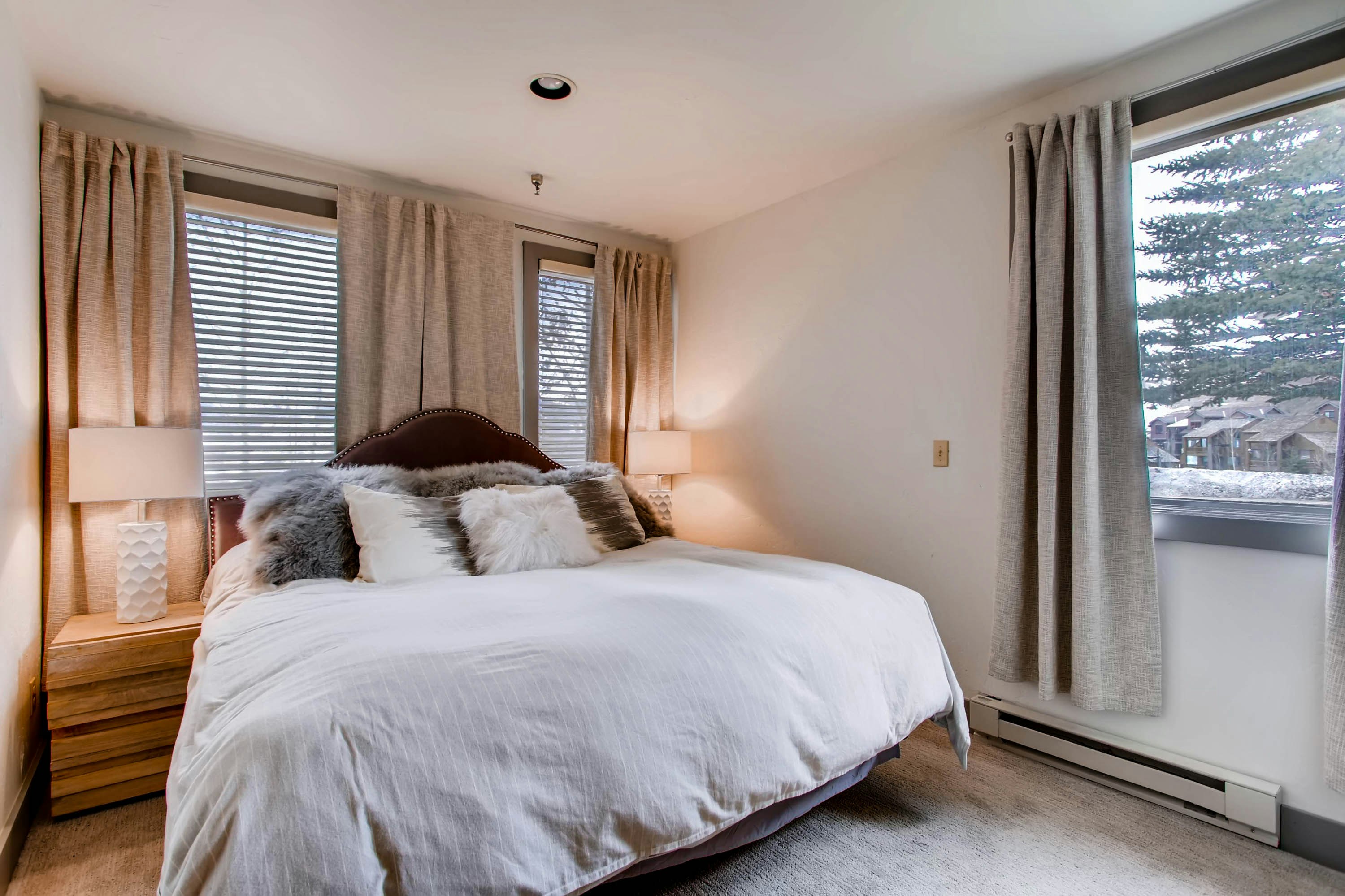3 Bedrooms, Plaza, 5 Bedrooms, 2 Bathrooms